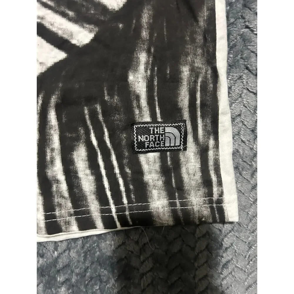 The North Face Graphic T Shirt Mens XL White Black Mountain Logo NWT
